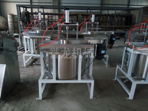 花生脫油機、油炸花生設(shè)備,、麻辣酒鬼花生米脫油機